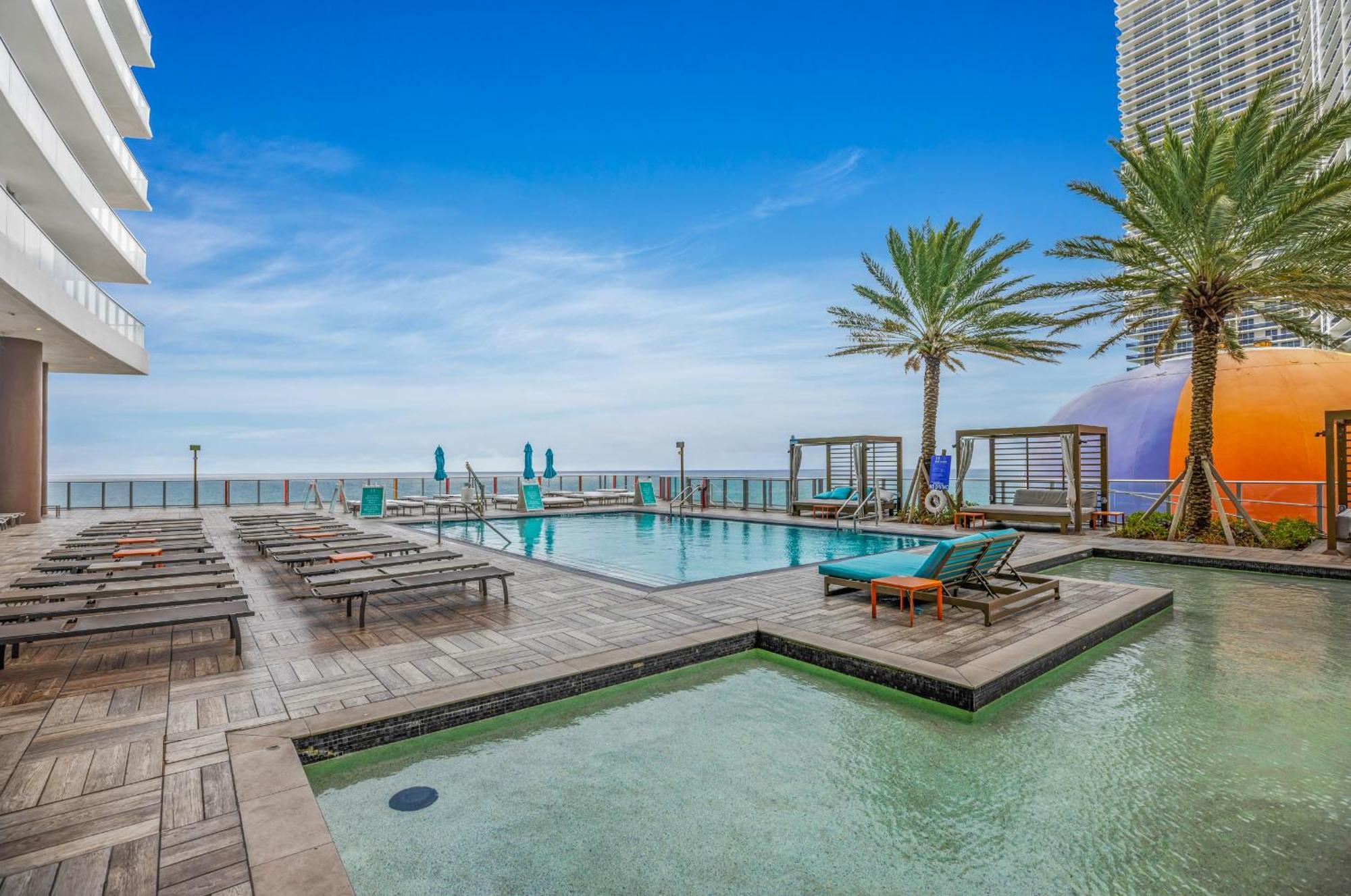 Wake Up To The Sound Of Waves In A Stylish Condo In A Luxury Resort Χόλιγουντ Εξωτερικό φωτογραφία