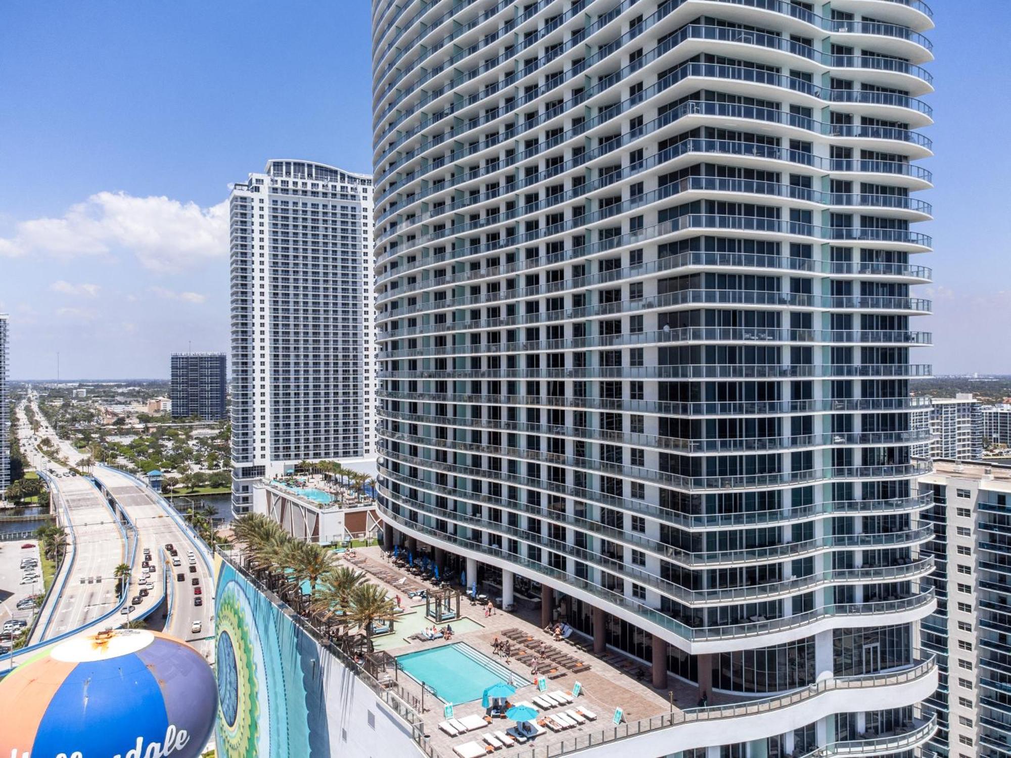 Wake Up To The Sound Of Waves In A Stylish Condo In A Luxury Resort Χόλιγουντ Εξωτερικό φωτογραφία