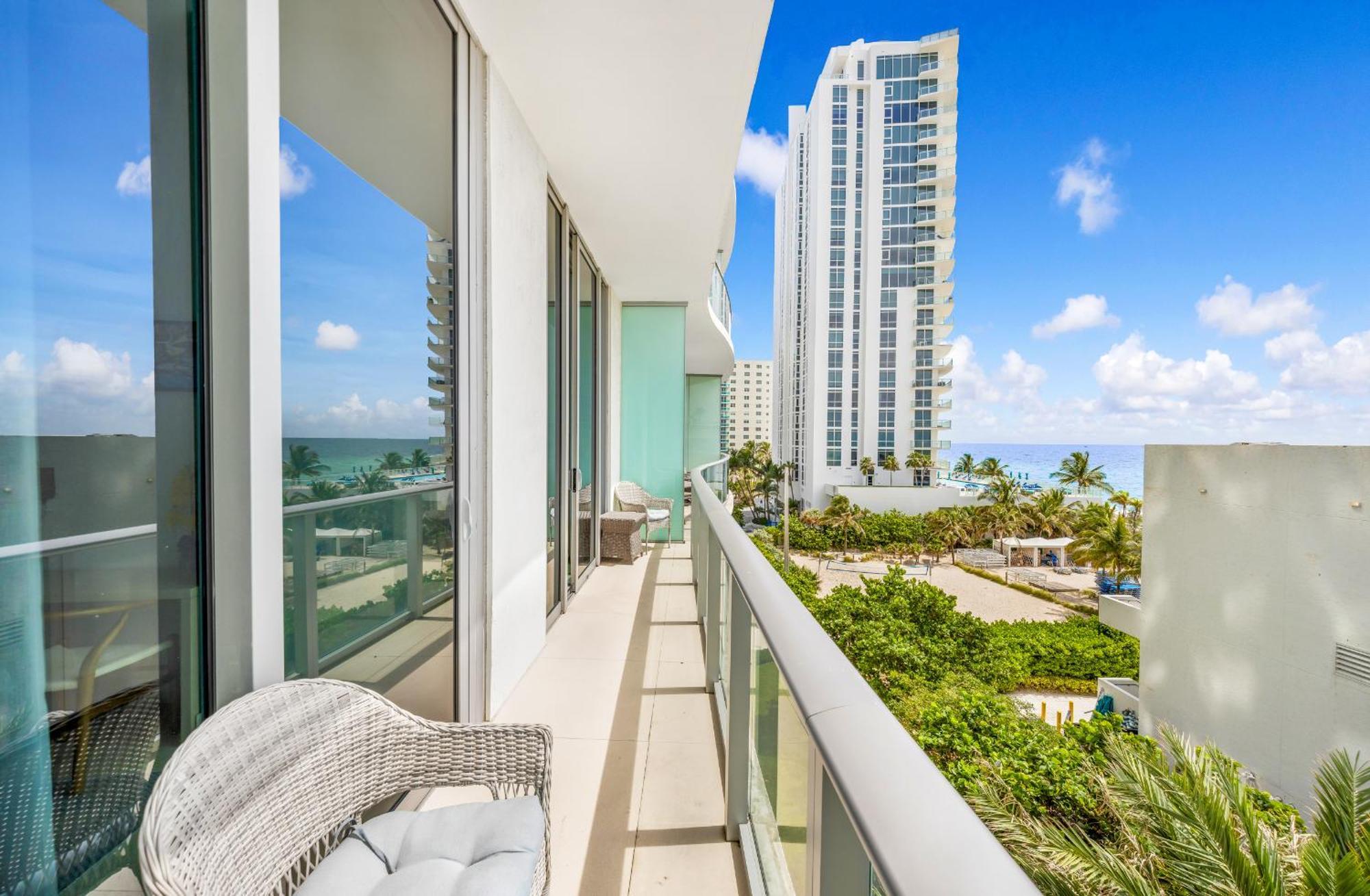 Wake Up To The Sound Of Waves In A Stylish Condo In A Luxury Resort Χόλιγουντ Εξωτερικό φωτογραφία