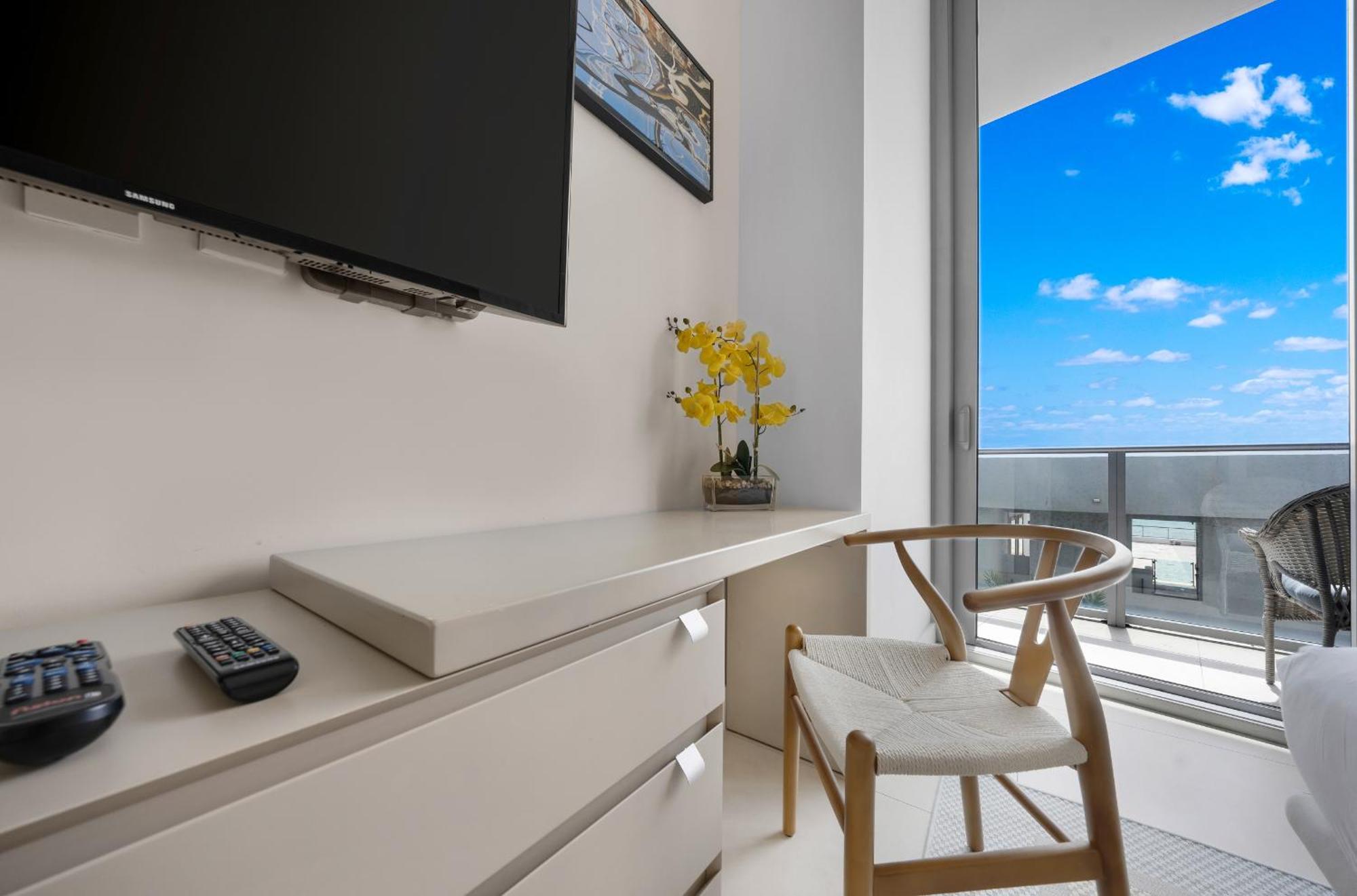 Wake Up To The Sound Of Waves In A Stylish Condo In A Luxury Resort Χόλιγουντ Εξωτερικό φωτογραφία