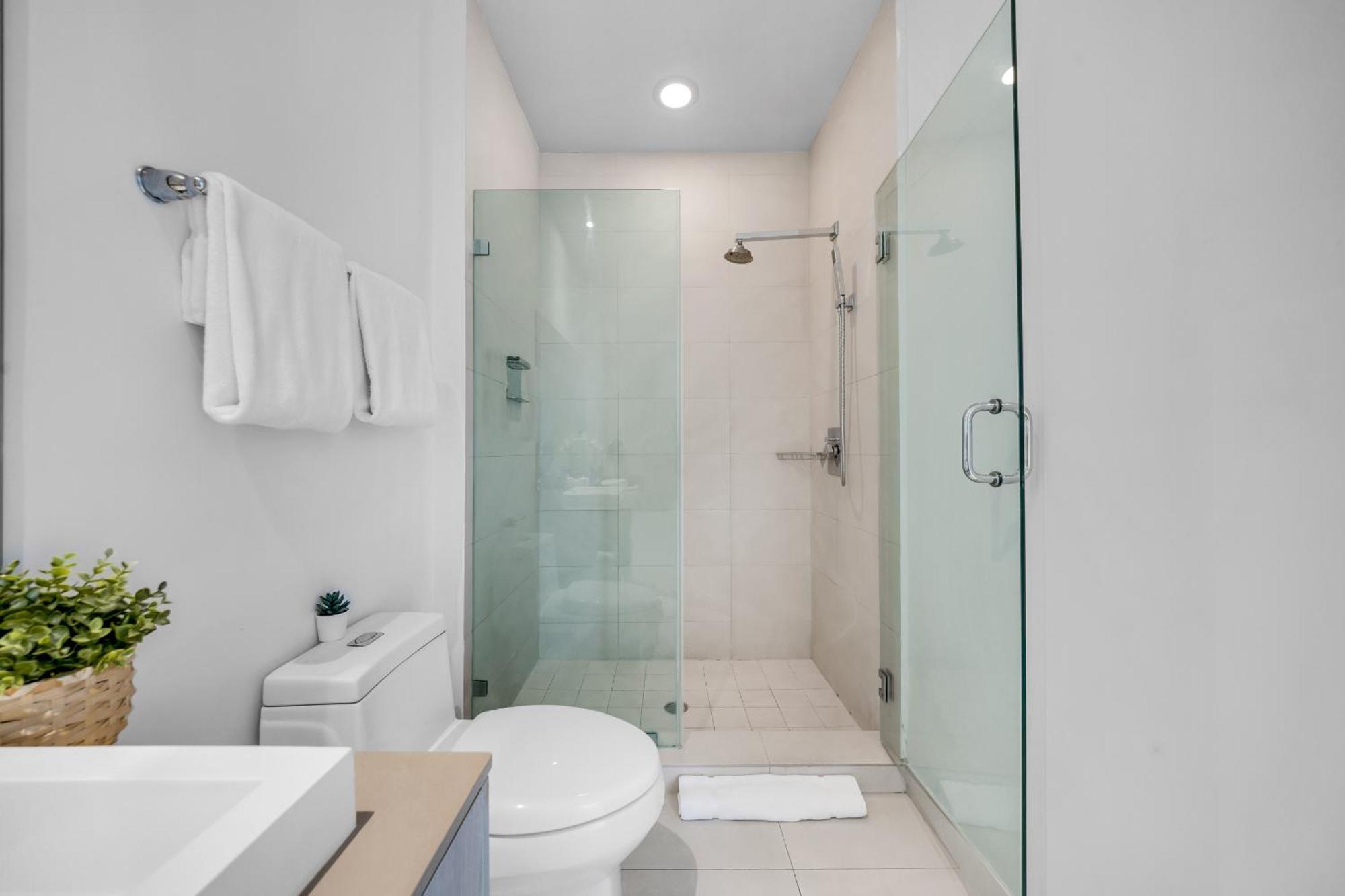 Wake Up To The Sound Of Waves In A Stylish Condo In A Luxury Resort Χόλιγουντ Εξωτερικό φωτογραφία